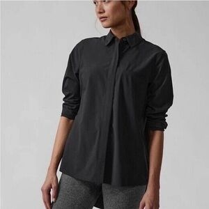 Athleta Urbanite Button Down Top in Black, Size Medium Tall